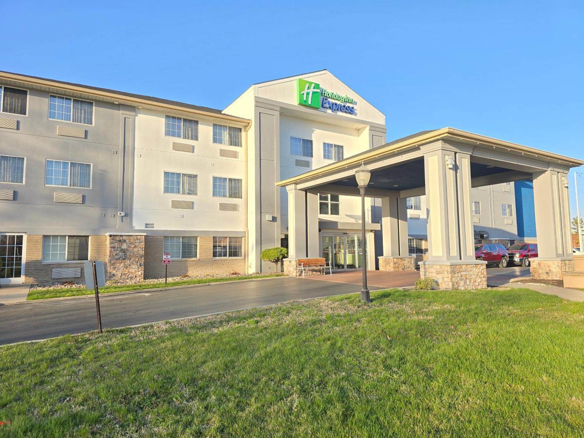 Holiday Inn Express Hotel & Suites-Saint Joseph By Ihg Buitenkant foto